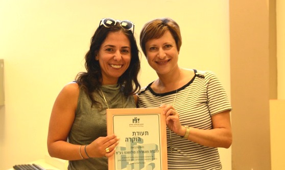 Dr. Einav awards a certificate of appreciation to Ms. Osnat Horev of Motorola Solutions