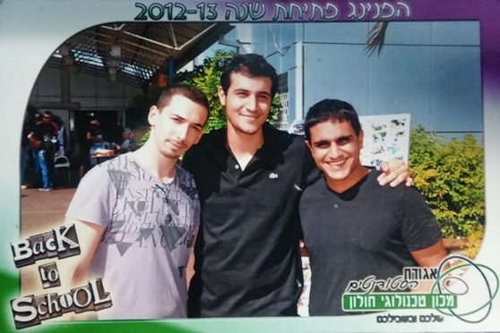 ערן (בתמונה משמאל) וחבריו ללימודים באירועי פתיחת השנה האקדמית
