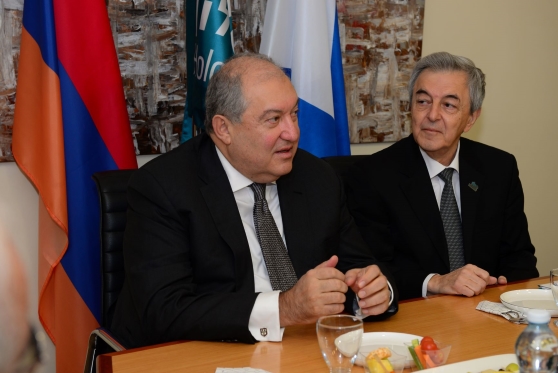 מימין לשמאל: פרופ' יעקובוב - נשיא HIT, ד''ר ‬סרקיסיאן - נשיא ארמניה
