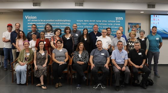 חוקרים וחוקרות מאוניברסיטת אריאל עם עמיתיהם למחקר ב-HIT