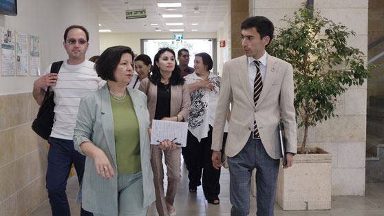 משלחת של המשרד לפיתוח החדשנות באוזבקיסטן בביקור ב-HIT. צילום: בר קלוש