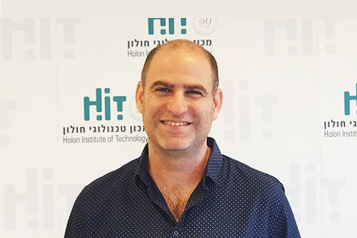 Dr. Amir Handelman