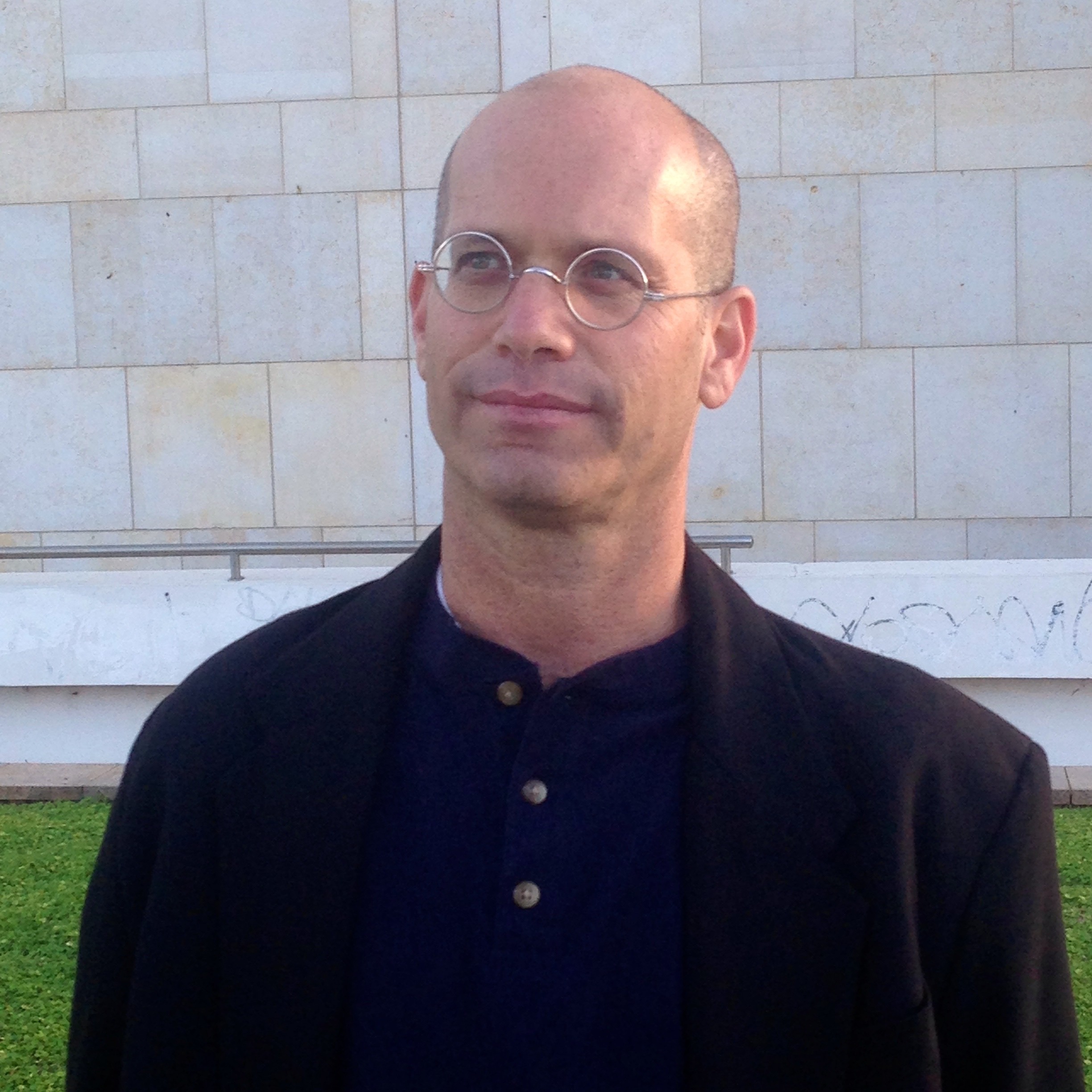 Dr. Nur Ofer