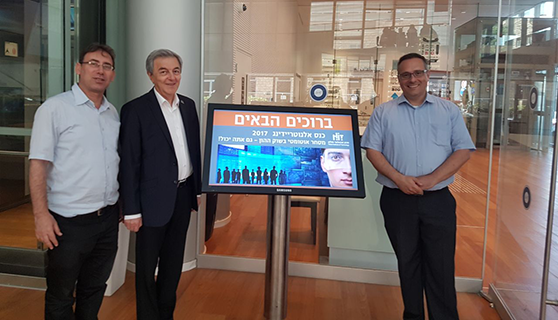 מימין לשמאל: ד"ר רפאל ברכאן, פרופ אדוארד יעקובוב ומר שמואל גולדברג