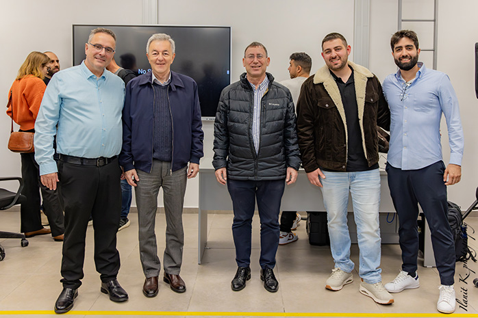 בתמונה הנהלת minerva יחד עם הנהלת Hit קרדיט: אילנית קיצוני