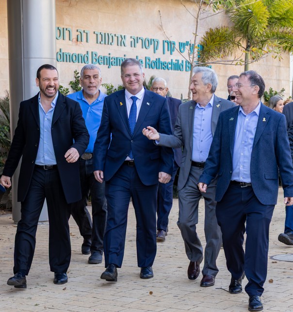 מימין לשמאל: שמואל גולדברג, מנכ"ל HIT, פרופ' אדוארד יעקובוב, נשיא HIT, ח"כ יואב קיש, שר החינוך, מר שי קינן, ראש עיריית חולון, . צילום אילנית קיצוני