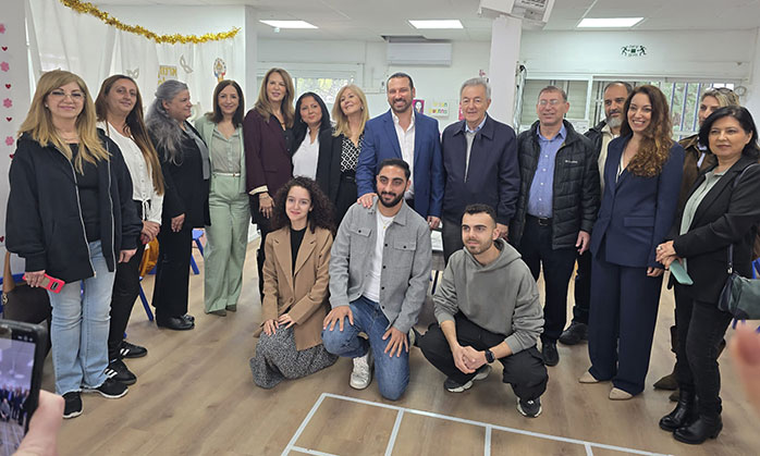 הנהלת המכון בראשות פרופ' אדוארד יעקובוב והנהלת עיריית חולון בראשות ראש העיריה שי קינן עם הסטודנטים.