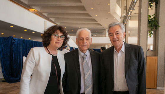 מימין: נשיא המכון פרופ' אדוארד יעקובוב, פרופ' רשף טנא, פרופ' אלה זאק