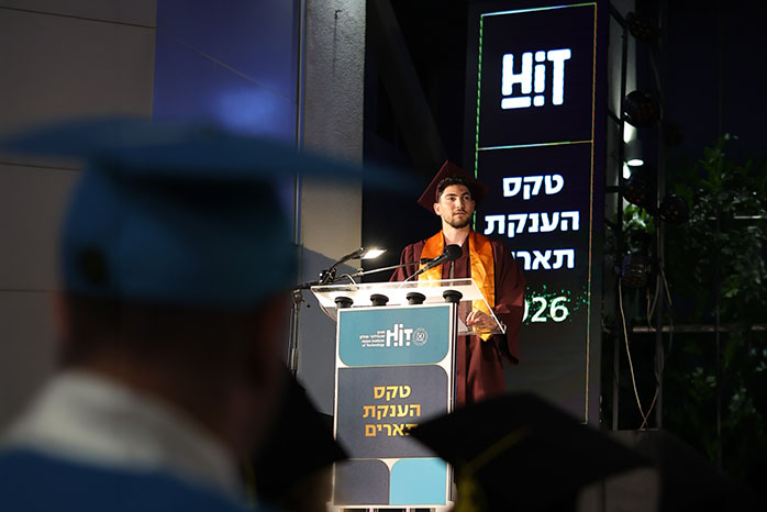 עידו לזרוביץ', בוגר התואר הראשון בטכנולוגיות דיגיטליות ברפואה. צילום: אסקף